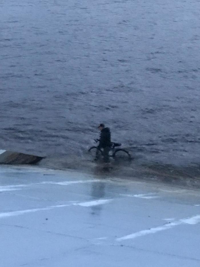 When I wanted a jet ski, but mixed up something - My, A bike, Hopelessness, Photo on sneaker, River, Mainly cloudy