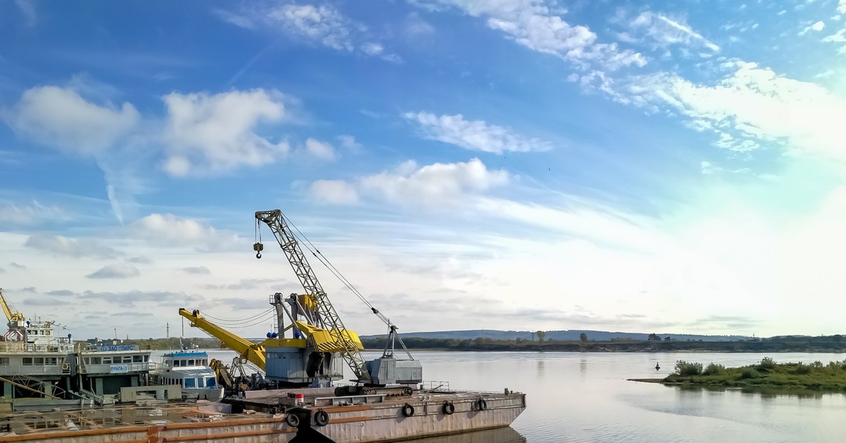 Дзержинск речной порт. Пирс дзержинск. Порт дзержинск. Порт дзержинск. Дзержинский порт.