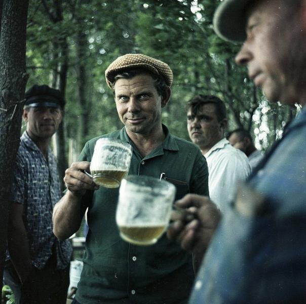 “I wish everything!”: drunkards and culturally drinking citizens of the USSR in alcoholic photo chronicle - the USSR, Union, Alcohol, Beer, Vodka, Retro, Longpost