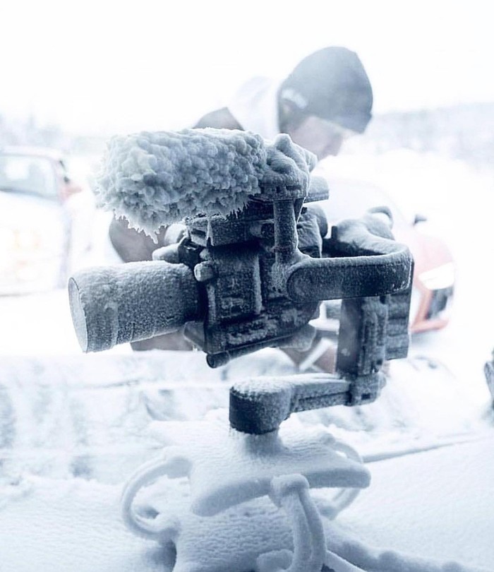 Now, let's warm up and continue shooting ... - Winter, freezing, Cameraman, Profession, Extreme