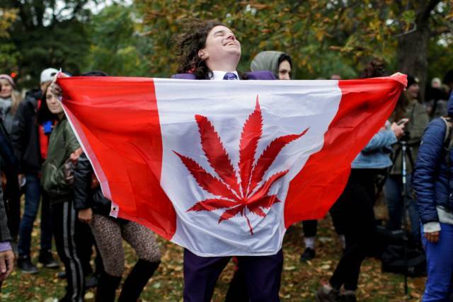Флаг канады с коноплей цена за семечку марихуаны