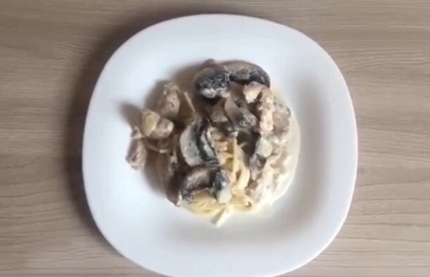 I decided to share simple recipes. I could start with scrambled eggs, but I think another time, today there will be chicken with mushrooms in a creamy sauce. - My, Kitchen, Cooking, , Recipe, , Chicken recipes, Longpost