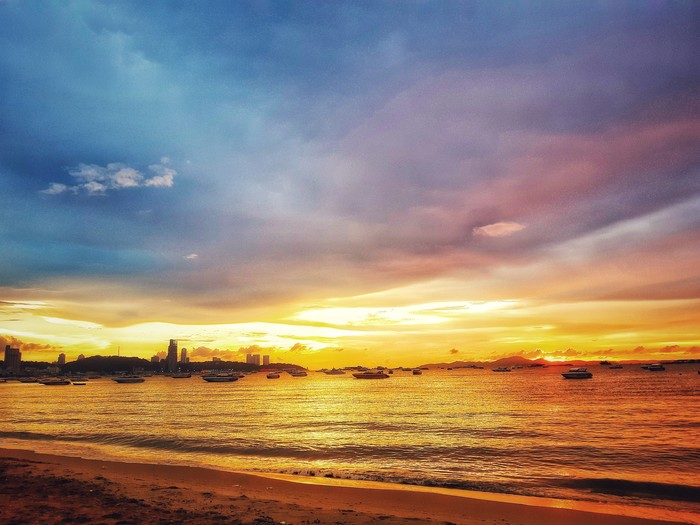 It's hard not to fall in love with sunsets like this. - Thailand, Travels, Sea