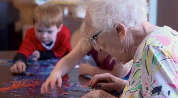 In Canada, they came up with the idea of ??\u200b\u200bcombining Nursing Homes with Children's Shelters - Nursing home, Canada, Kindness, From the network, Positive, Grandchildren, Shelter, Grandmothers and grandfathers