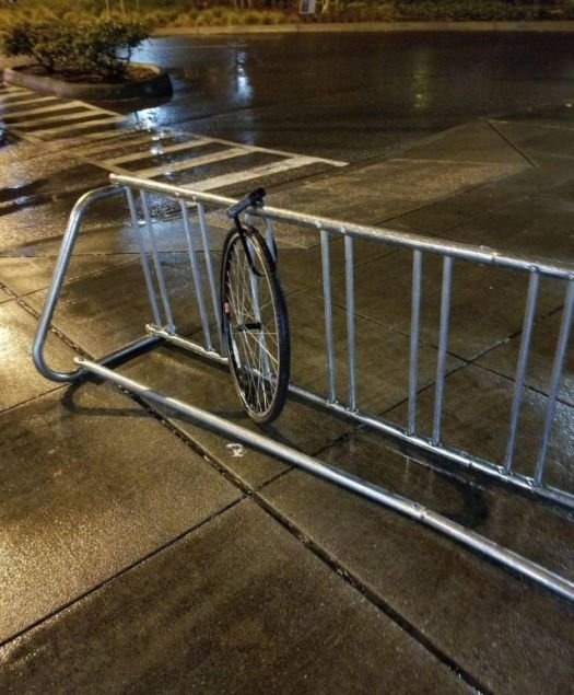 Fail - Bicycle parking, Колесо