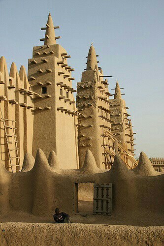 Clay Mosque in Djenne, Mali. The largest clayey building in the world. Minaret height: 16 meters - Mosque, UNESCO, Architecture, Clay, Astonishment, Amazing, Islam, The photo