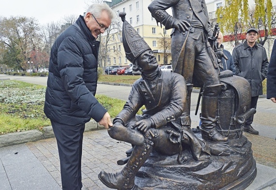 А ЗНАЕТЕ, ПОЧЕМУ ПЕНЗЯКОВ НАЗЫВАЮТ ТОЛСТОПЯТЫМИ? Версий 2. Первая - когда… | Пути-дорожки | Дзен