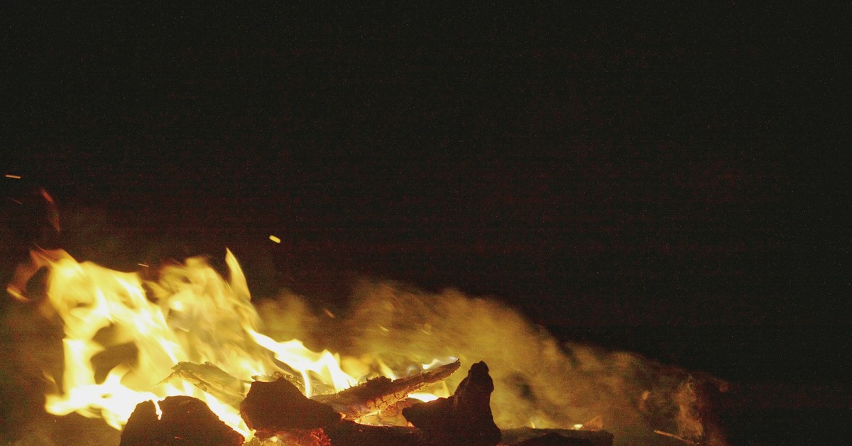 Fire spirit. Ночной костёр брамс. фотография огня на canon. cannon fire.
