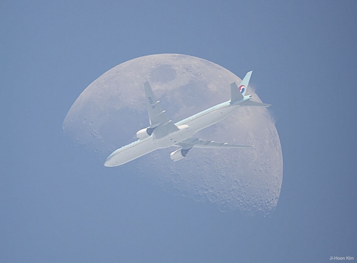 great photo - Airplane, The photo, moon