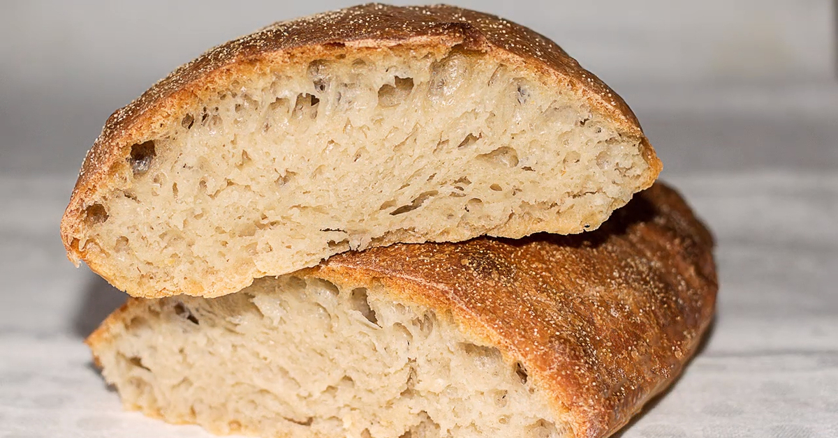 Почему хлеб вкусный. Чиабатта. Хлеб с хрустящей корочкой. Домашний хлеб. Пористый хлеб.