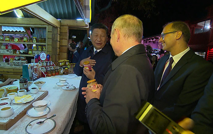 Honey for Chinese Winnie the Pooh - Vladimir Putin, Honey, Xi Jinping