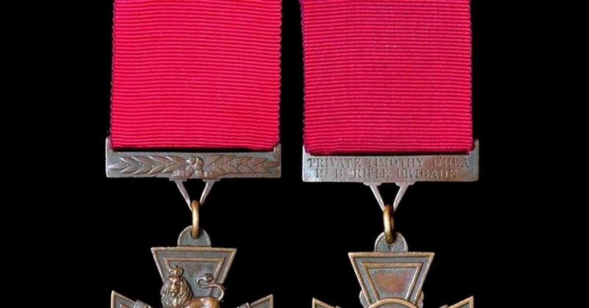 Награждение крестом. Крест Виктории награда Великобритании. Крест королевы Виктории. Орден крест Виктории. Орден крест Грюнвальда.
