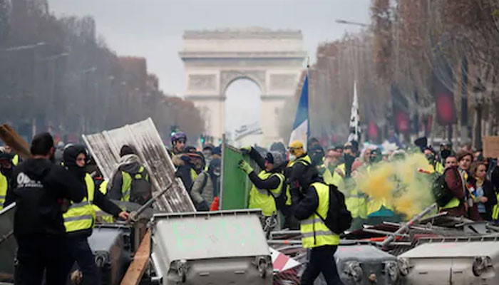 A couple of photos from the Paris Maidan - Paris, Protest, Longpost