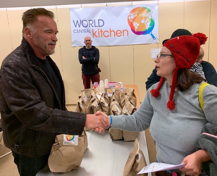 Californians help prepare food for wildfire victims. - California, Forest fires, Volunteering, Arnold Schwarzenegger, The photo, Longpost