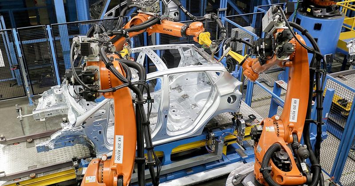 Работодатели выполнили. Форд робот. Assembly line. Заводы Ford робот презентация. Работы на производстве автомобилей Кука.