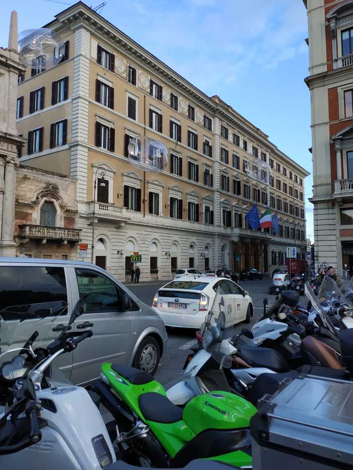 Huge bubbles in the windows - My, Italy, Question, Bubbles, Oddities