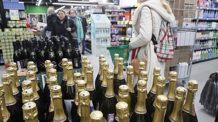 The MP proposed to allow the sale of champagne on New Year's Eve - Champagne, Deputies, , Sale of alcohol