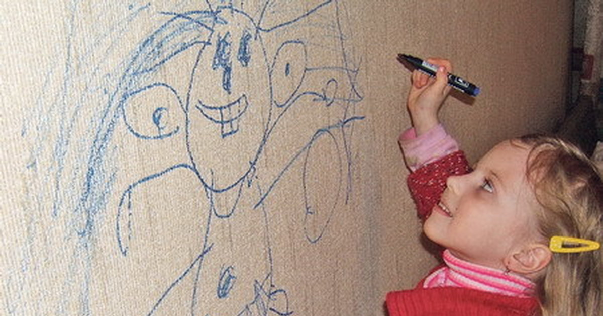 Разрисованная мама. Ребенок разрисовал стены. Ребенок рисует на стене. Рисование на стенах для детей. Рисуем с детьми.