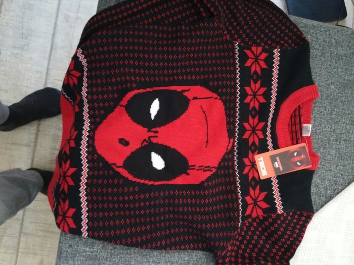 Deadpool sweater. Help. - My, Sweater, Deadpool