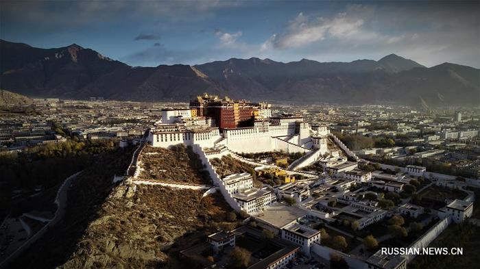 Golden roofs of the Potala Palace. - China, Tibet, Lhasa, , Longpost