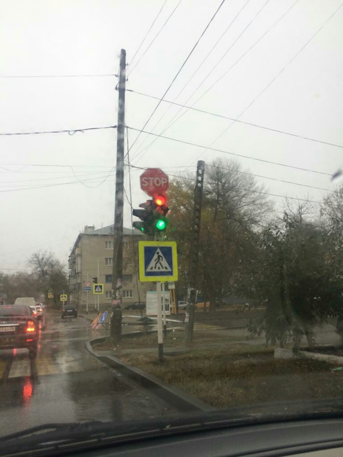 Something is wrong here... - My, Road, Georgievsk, Traffic lights