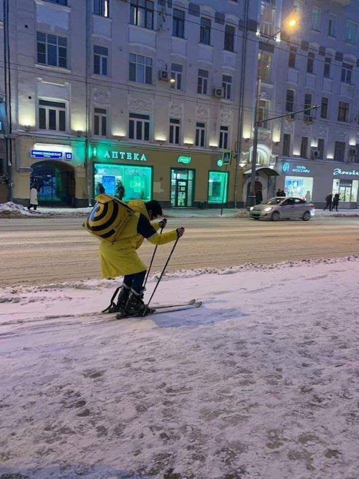 Meanwhile in Moscow... - Moscow, Winter, Skiers, Yandex Food, Not advertising