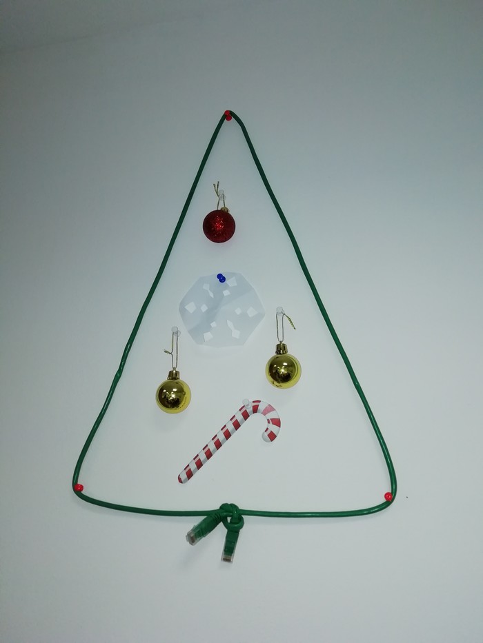 Minimalistic budget IT Christmas tree - My, Minimalism, IT humor, IT, Budget, The Forest Raised a Christmas Tree, New Year, Work, Patch Cord