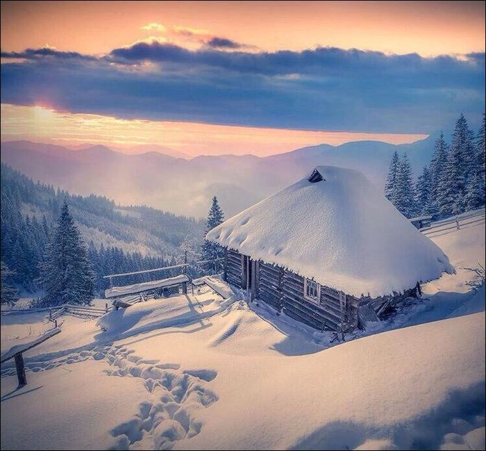 Winter. Shelter in the mountains. - The mountains, Winter, House, Shelter, Tourism