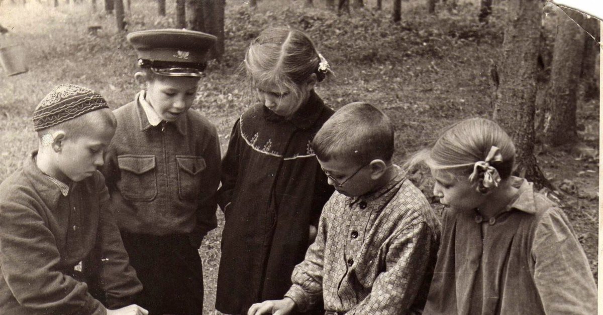 Рассматривая старые фотографии мне вспомнилось детство. Послевоенное детство. Детям СССР посвящается. Послевоенное детство в СССР. Послевоенные дети в тюбетейках.