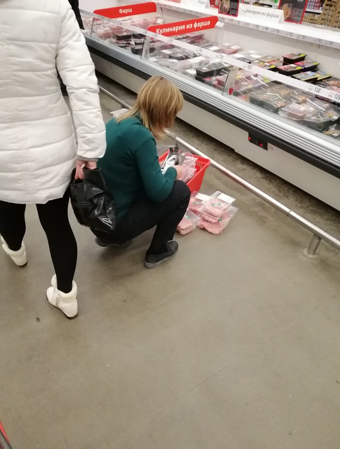 Вот так раскладывают мясную продукцию в Ашане