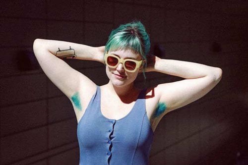 Women have come up with a new fashion and dye their armpit hair in bright colors. - , Fashion, Video, Longpost