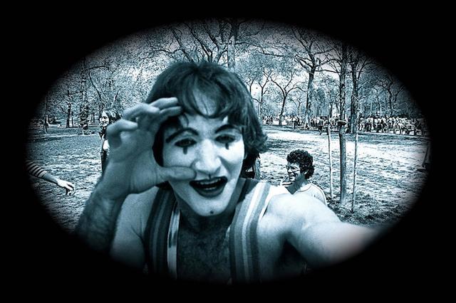 When you take a photo of a walking mime and 35 years later it's Robin Williams - Robin Williams, Story, Longpost, Mime, Black and white photo