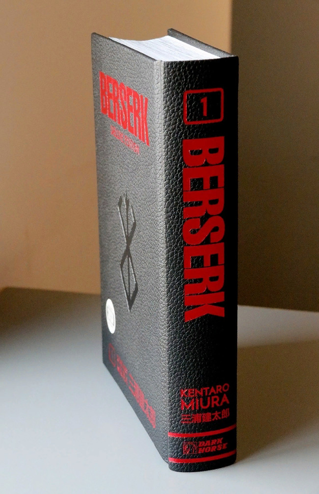 Коллекционное издание манги «Berserk Deluxe Edition Vol. 1» - Берсерк, Манга, Кэнтаро Миура, Dark Horse Comics, Длиннопост