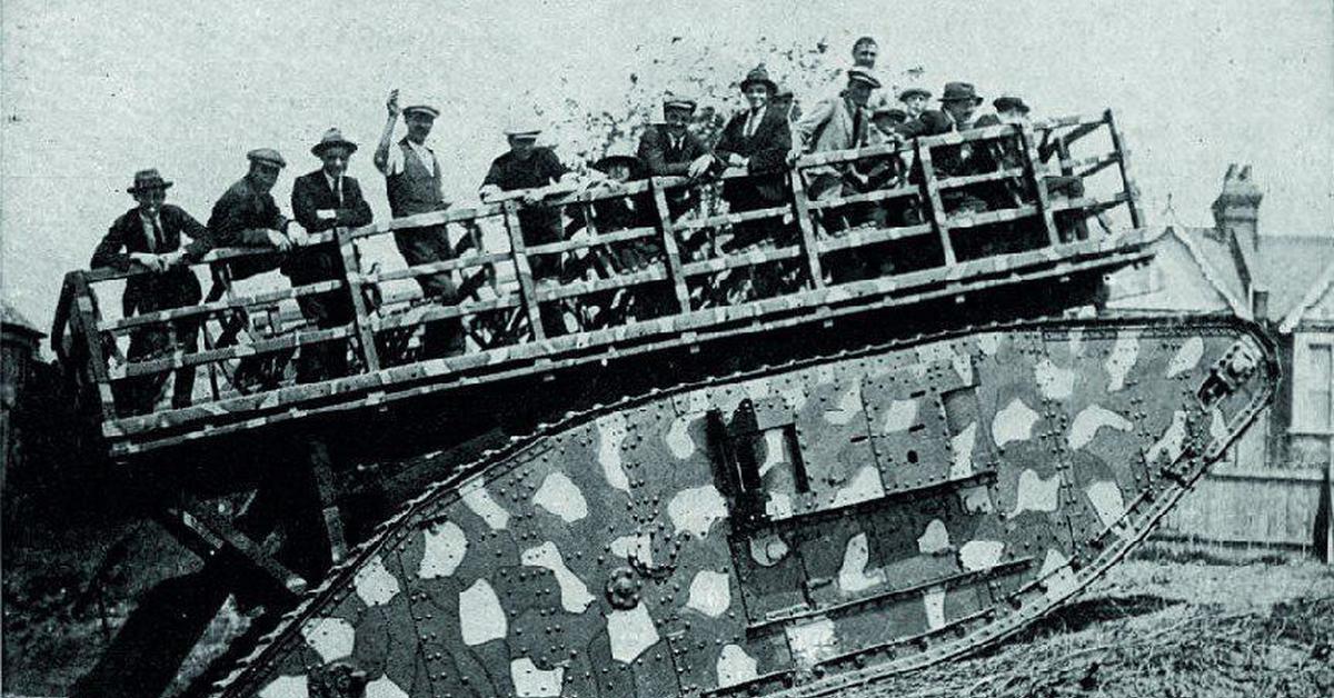 Ат-т (изделие 401, артиллерийский тягач — тяжёлый). Расписание автобусов танковое. Танковая автобус. Кв-3 танк. Польский танк 7тр 1939 год.