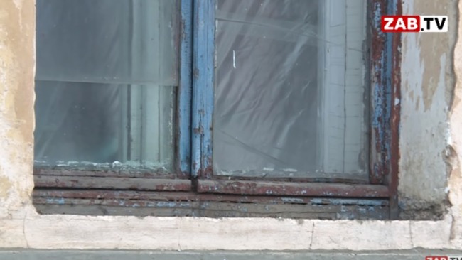 Chita schoolchildren study in classrooms with cellophane instead of glass - Chita, Russia, School, Education, Braces, Glass unit, Video