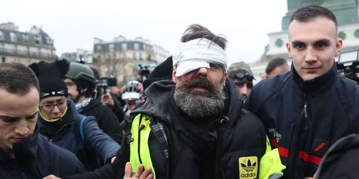 The yellow vests are protesting. - France, Yellow vests, Paris, Disorder, Europe, Economy, Longpost, Video, Protest, Politics