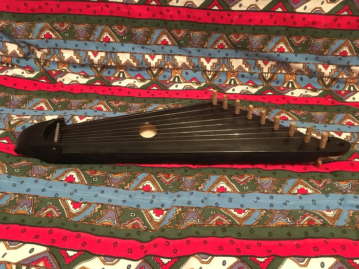 Самодельный музыкальный инструмент кантеле