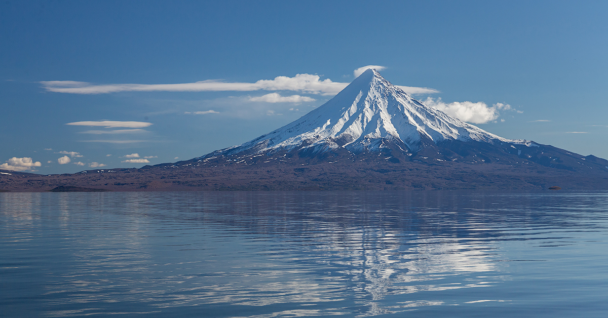 Камчатское море. Кроноцкий заповедник Камчатский край. Кроноцкий заповедник Кроноцкое озеро. Полуостров Камчатка, Кроноцкая сопка. Кроноцкий заповедник вулканы.