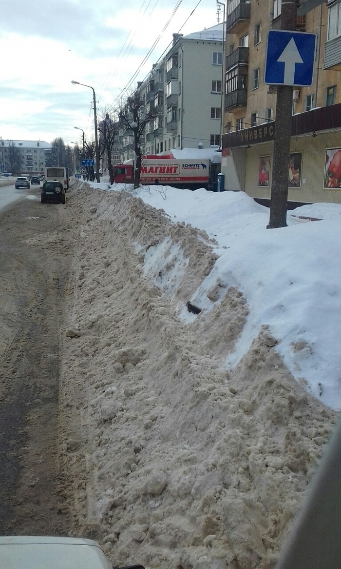 Показались первые подснежники - Кострома, Машина, Уборка снега, Снег, Длиннопост