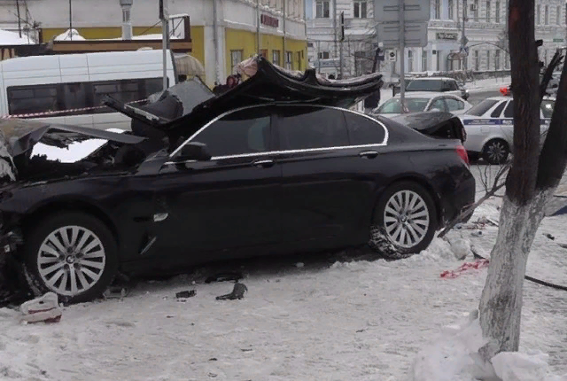 Hit the wall - Road accident, Ulyanovsk, Crowd, Idiocy, Video, Longpost