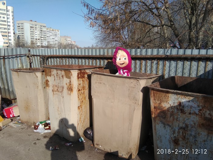 One morning at dawn, I looked into a nearby tank. There, a Russian firefly collected ... - My, Masha and the Bear, The photo