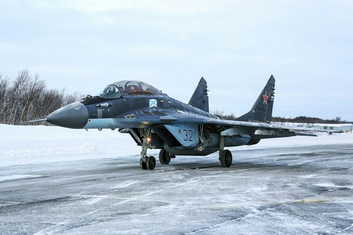 Training flights of carrier-based MiG-29K/KUB fighters of the Northern Fleet aviation at the Severomorsk-3 airfield in the Murmansk region. - Aviation, MiG-29, MOMENT, Murmansk region, Northern Fleet, Severomorsk, Longpost