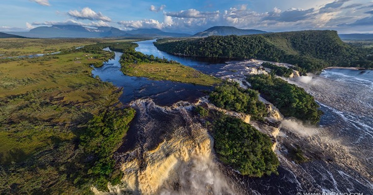 Природные особенности венесуэлы. Национальный парк Канайма. Канайма Венесуэла. Водопад Канайма Венесуэла. Национальный парк Канайма (штат Боливар).
