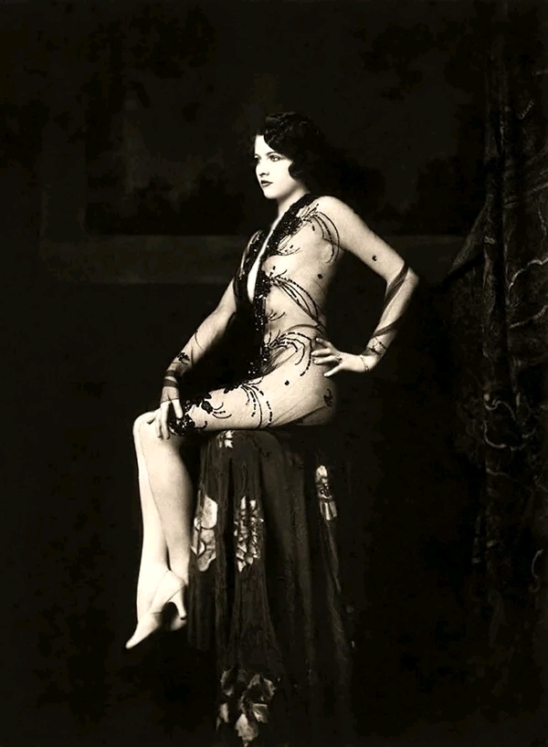The embodiment of beauty in the pictures of the 20s. Beautiful models - NSFW, Retro, model, Art, Old photo, Black and white photo, Longpost, Erotic, Breast