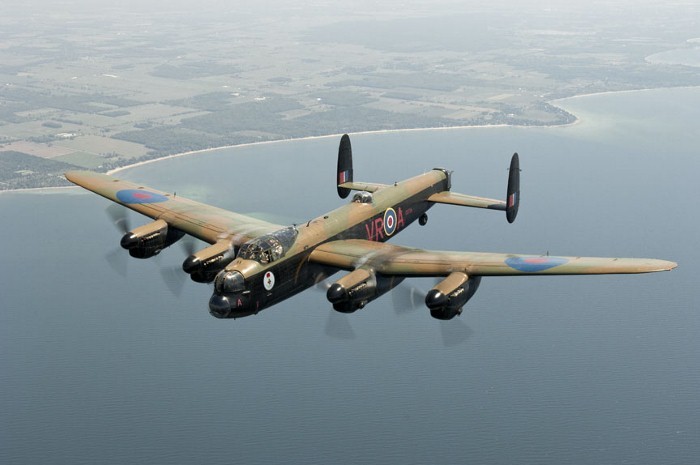 Avro Lancaster.Суровый черный британец. - Вторая мировая война, Англия, Бомбардировщик, Авро Ланкастер, Длиннопост