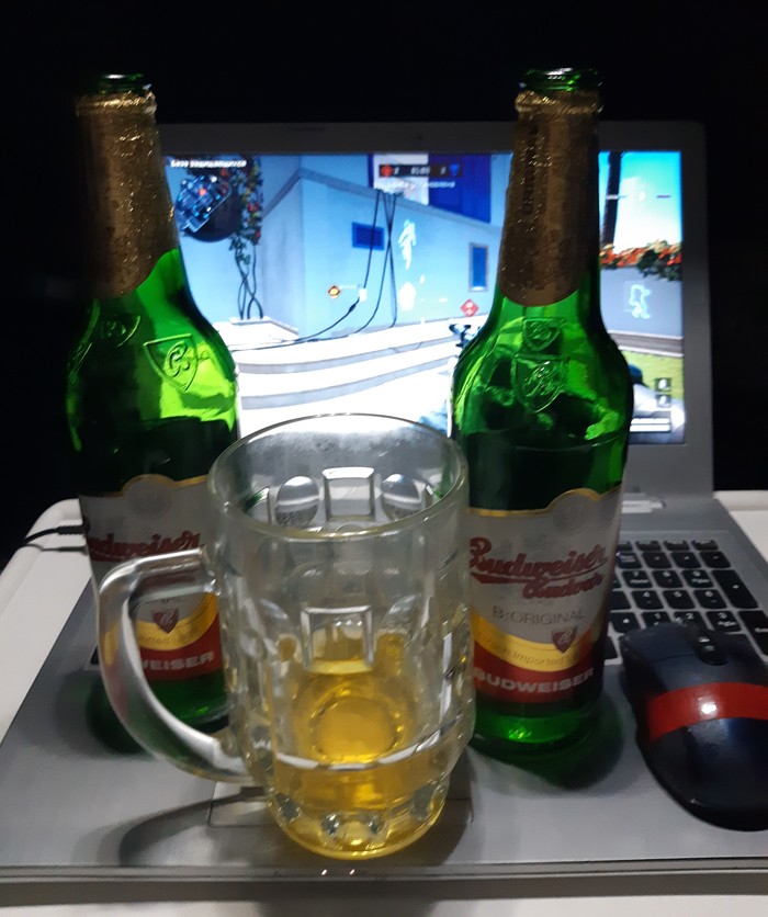 Минусите сколько хотите, всё равно у меня пятница... - Моё, Пятница, Пиво, Budweiser