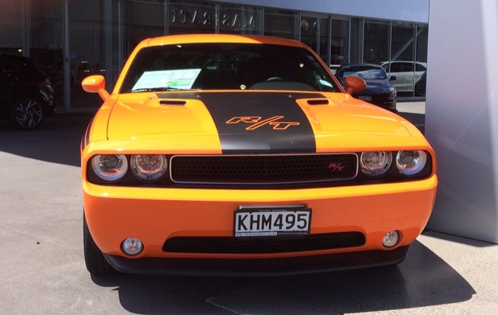 Dodge Challenger R/T -   Dodge   Chrysler Hemi V8 5,7.  Chevrolet Camaro  Ford Mustang. Dodge Challenger,  , 