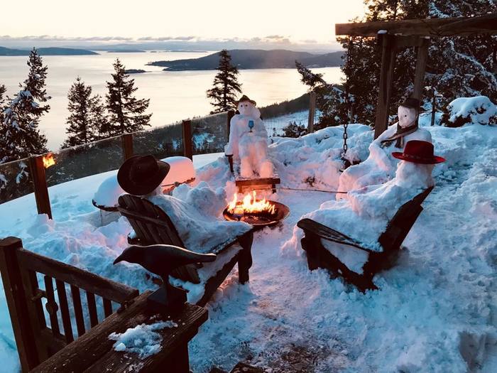 This photo of a warm meeting of friends will melt any heart. - Bonfire, snowman, Winter, Nature, The photo, Camping