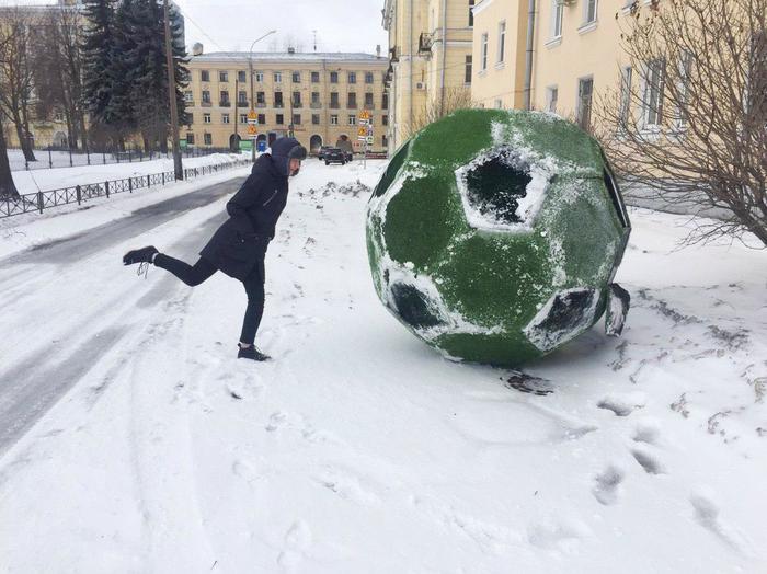 In Petersburg, the ball was blown away - Saint Petersburg, Ball