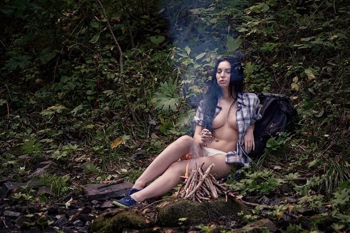 Halt Break - NSFW, Girls, Beautiful girl, Breast, Nature, Halt, Strawberry, Smoke break, Tourism